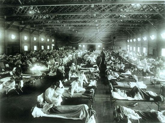 1918년 ‘스페인 독감’ 유행 당시 환자를 격리 수용한 임시병동 모습. 이미지 출처: 위키피디아
