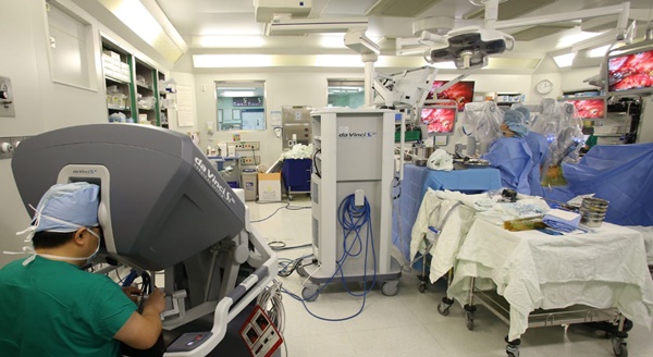 서울아산병원 식도암 로봇수술 모습.