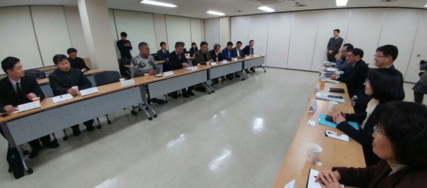 지난 1월 2일 열린 용산구 한국보육진흥원에서 열린 보건복지부와 대한의사협회 비상대책위원회, 병원협회가 참여하는 '의정협의 실무협의체' 회의가 열렸다. 