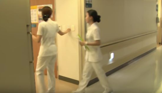 한 대학병원 병동에서 근무 중인 간호사 모습. 사진은 기사 내용과 직접 관련이 없습니다.