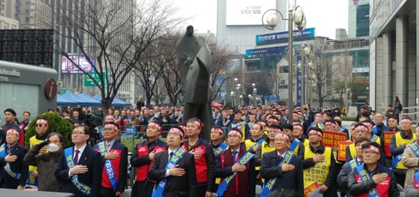 지난 3월 18일 광화문 동화면세점 앞에서 '대한의사협회 비상대책위원회 주최로 '전국의사 대표자대회'가 열렸다. 이날 집회에는 전국에서 모인 의사 대표자 600여명이 참가했다.