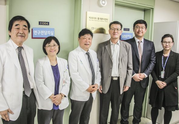 사진 왼쪽부터 의정부성모병원 김진우 교수, 이혜경 연구부원장, 박태철 병원장, 한경도 연구교수.