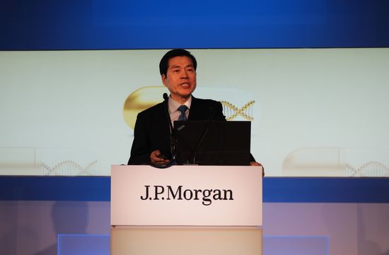 삼성바이오로직스 김태한 사장이 'JP모건 헬스케어 컨퍼런스'에서 발표하는 모습.