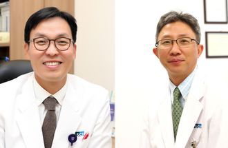 사진 왼쪽부터 권순효, 김용진 교수
