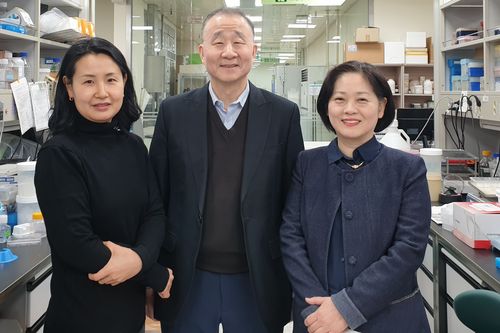사진 왼쪽부터 성지영 박사, 박병규 교수, 김용연 박사