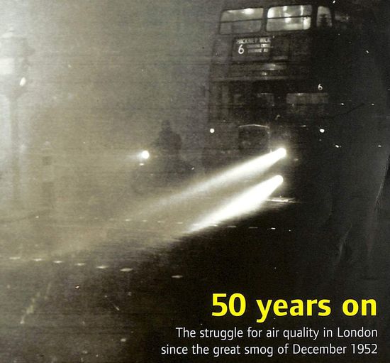 1952년 '런던 스모그 사건' 이후 영국 런던의 대기질 개선 성과를 정리해 수록한 발행물 < 50 years on : the struggle for air quality in London since the great smog of December 1952 >의 표지 이미지.
