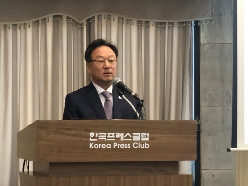 이우석 코오롱생명과학 대표가 1일 기자간담회를 열고 유전자치료제 ‘인보사’의 주성분 변경과 관련해 공식 사과했다.