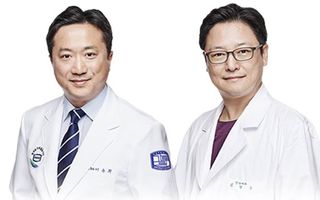 사진 왼쪽부터 이동희, 김영수 교수.