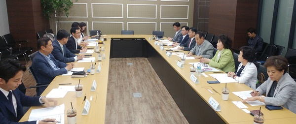 지난 6월 4일 오후 공항철도 서울역 회의실(AREX6)에서 열린 '의료인 업무 범위 논의 협의체' 1차 회의모습.