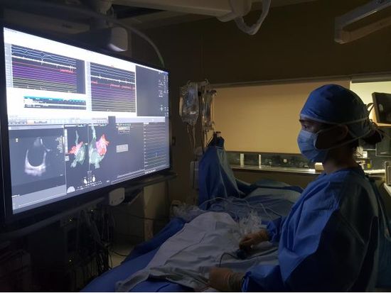 차명진 교수가 방사선 장비 없이 심방세동 시술을 하고 있다. 사진 제공: 서울대병원