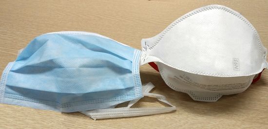 사진 왼쪽부터 일회용 수술용 마스무, N95 의료용 마스크. 이미지 제공: 서울대병원