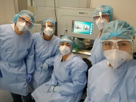 바이오니아의 분자진단장비로 코로나19 진단검사를 수행하는 콜롬비아 병원, 사진 제공: 바이오니아