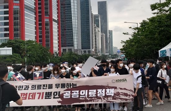 전공의협의회가 지난 7일 서울 여의도공원에서 개최한 '2020 젊은의사 단체행동' 집회 모습.
