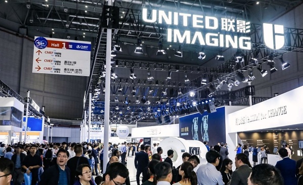 중국 의료기기업체 ‘United Imaging Healthcare’(UIH)는 글로벌 의료기기시장을 무대로 GE·PHILIPS·SIEMENS와 치열한 각축전을 벌이고 있다. 사진은 ‘제81회 중국국제의료기기전시회’(CMEF Spring 2019) UIH 부스 모습