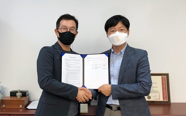 사진 왼쪽부터 정성우 링크제니시스 대표, 김동욱 파인이노베이션 대표