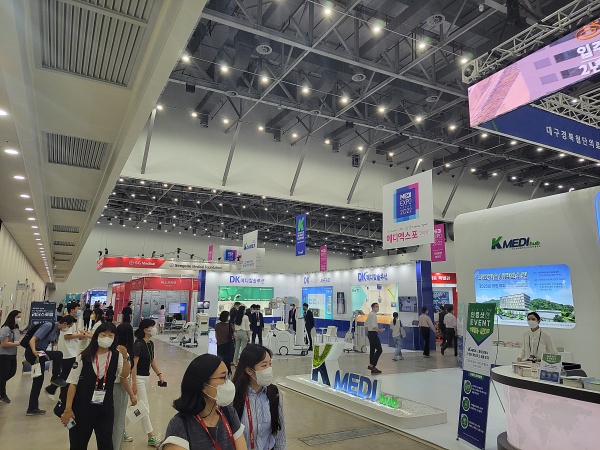 대구시와 케이메디허브가 공동주최한 ‘대한민국 국제 첨단 의료기기·의료산업전’(KOAMEX 2022)이 지난 1일부터 3일까지 대구 엑스코에서 개최됐다.