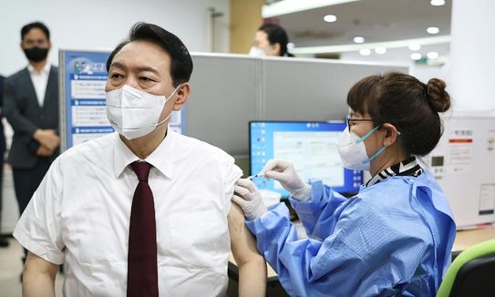 7월 13일 윤석열 대통령이 코로나 백신 4차 접종을 했다. 사진 출처: 제20대 대통령실