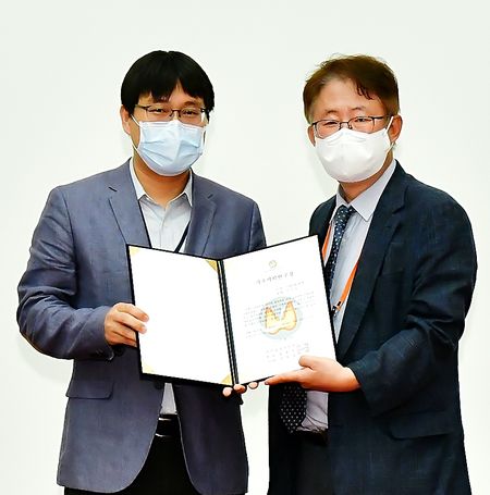 인하대병원 외과 이진욱 교수(사진 왼쪽)