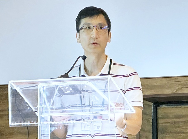에릭 김(Eric Y. Kim) 베르티스 바이오사이언스 수석 머신러닝 엔지니어가 딥러닝 기반 질병 진단 모델 연구성과를 공유하고 있다.
