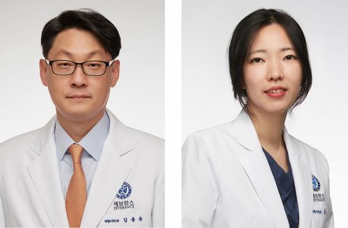 사진 왼쪽부터 김용욱 교수, 김나영 교수.