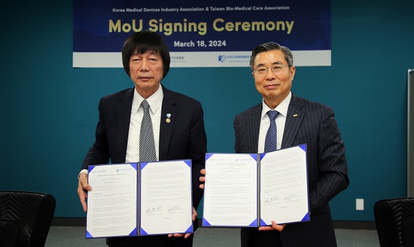 사진 왼쪽부터 포모사 루(Formosa Lu) TBMCA 회장, 김영민 한국의료기기산업협회장