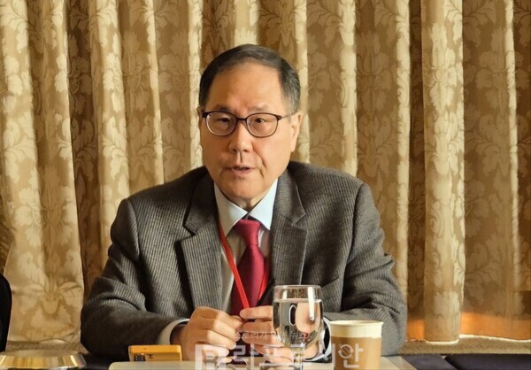 대한내과의사회 이정용 회장.