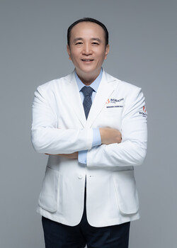 정민권 초대원장.